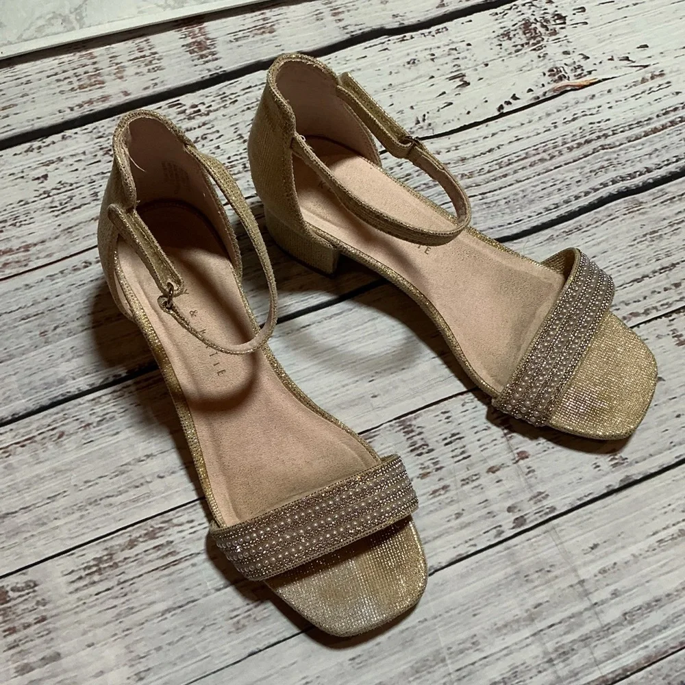Kelly & Katie brand girls' heeled sandals. Size 3.
